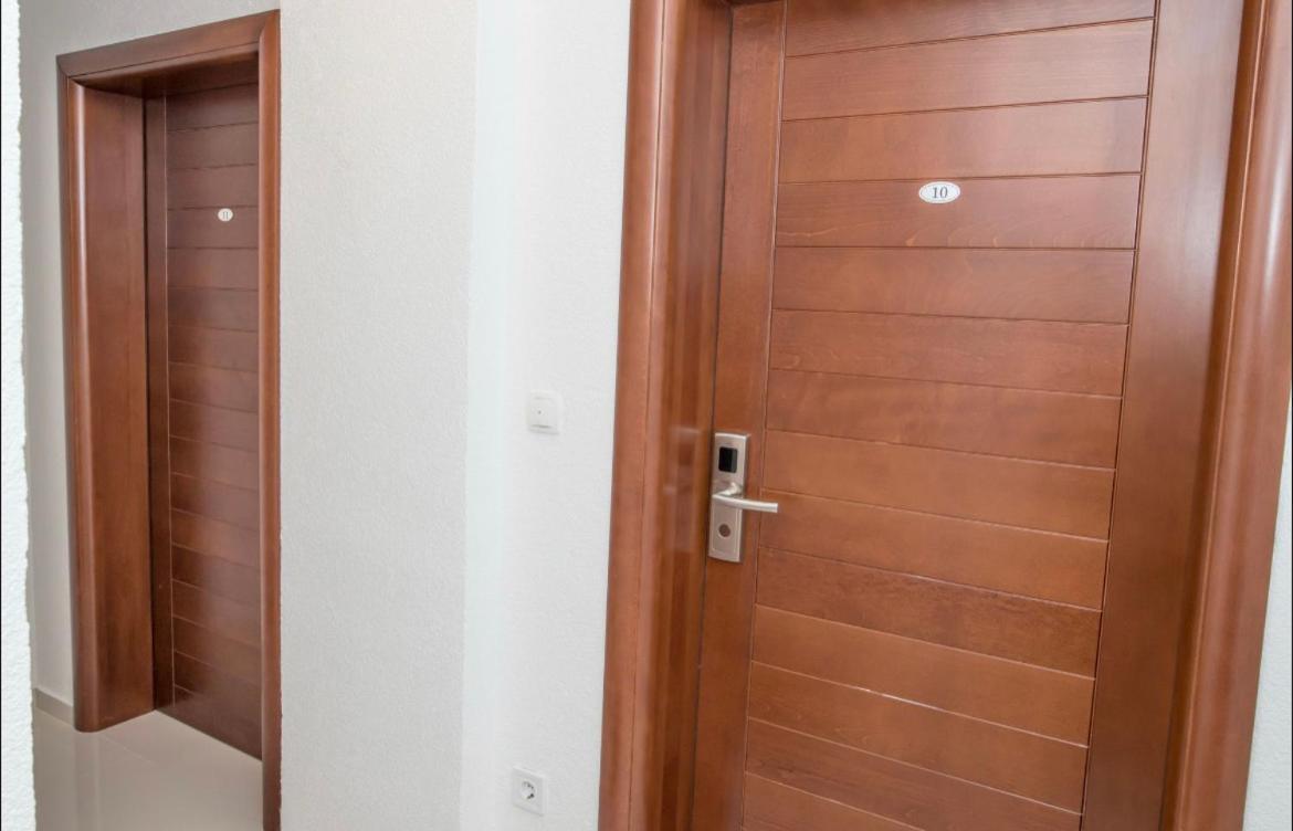 Apartmani Nela Sutomore Ngoại thất bức ảnh