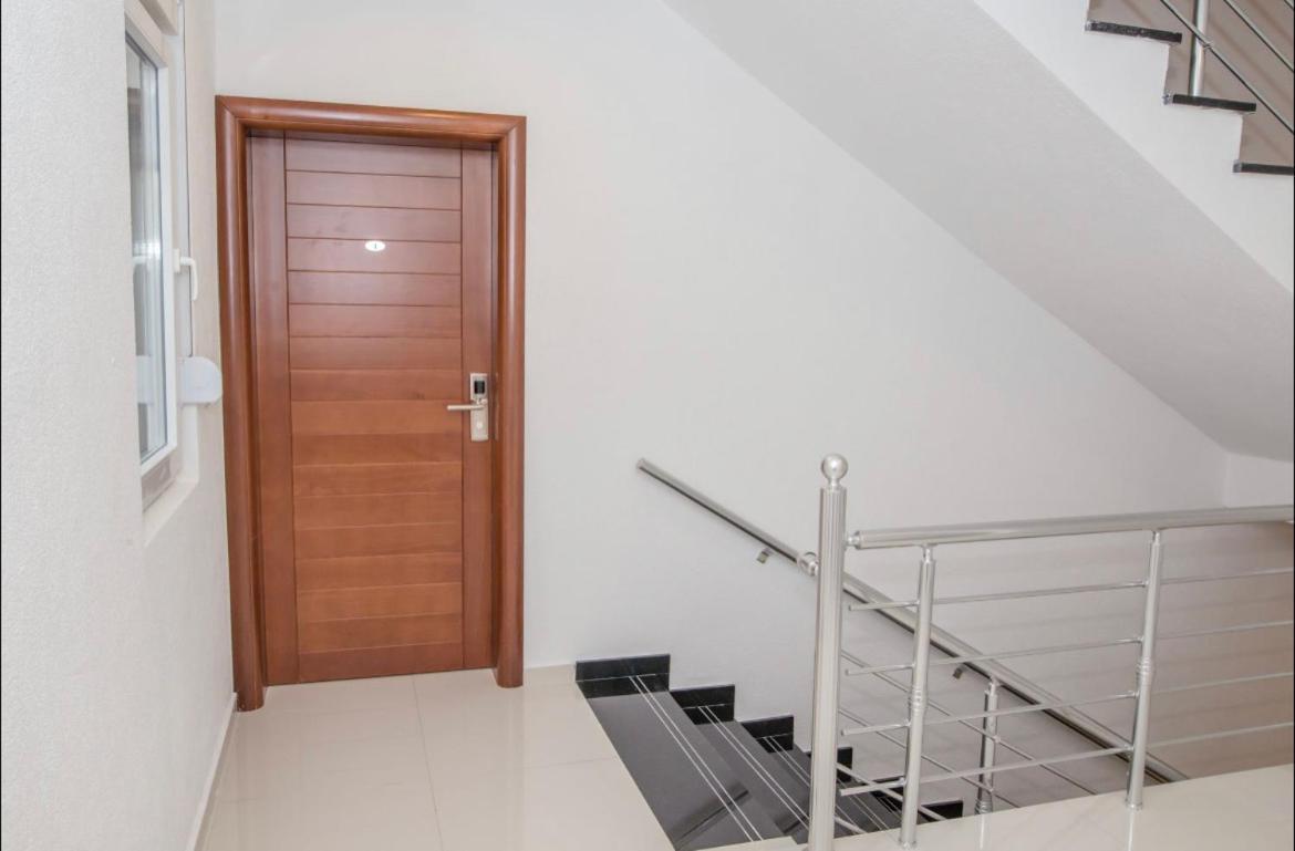 Apartmani Nela Sutomore Ngoại thất bức ảnh