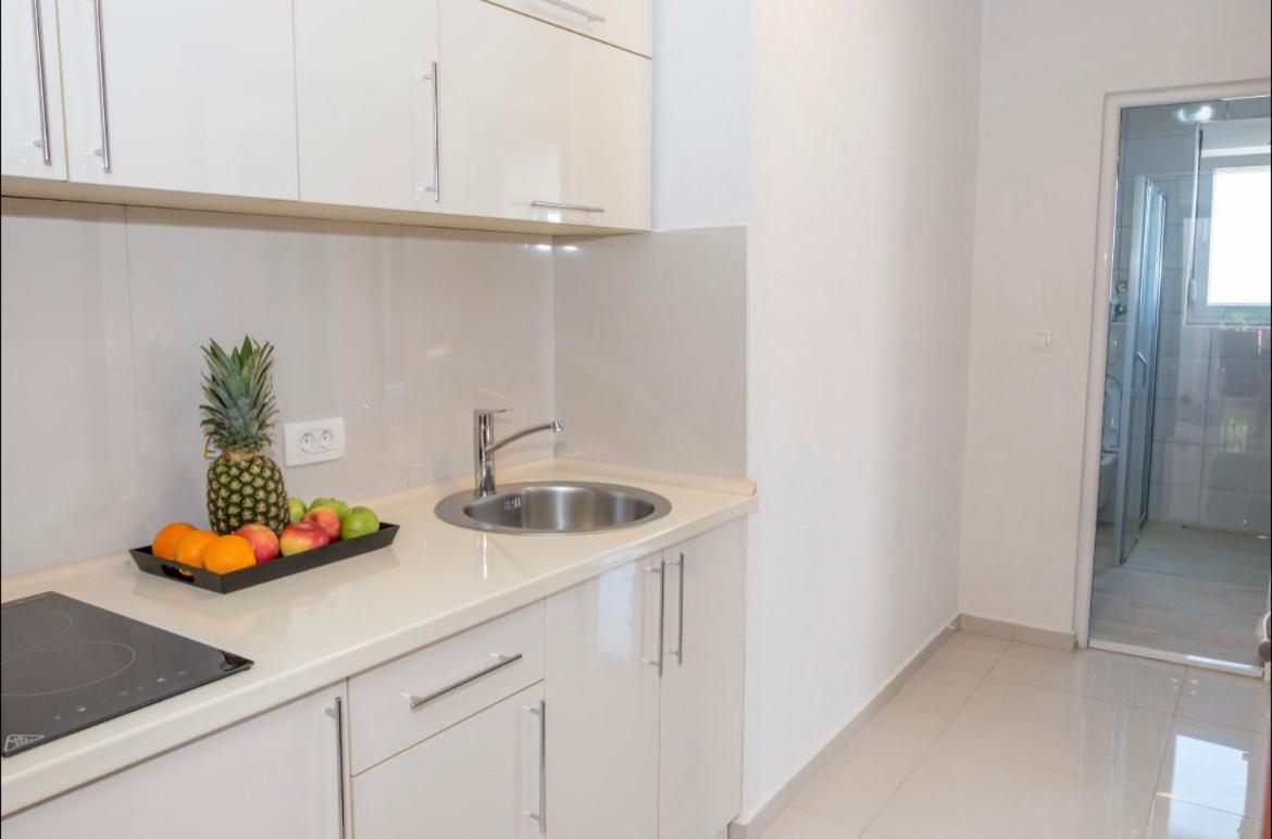 Apartmani Nela Sutomore Ngoại thất bức ảnh
