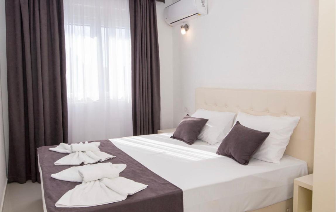 Apartmani Nela Sutomore Ngoại thất bức ảnh