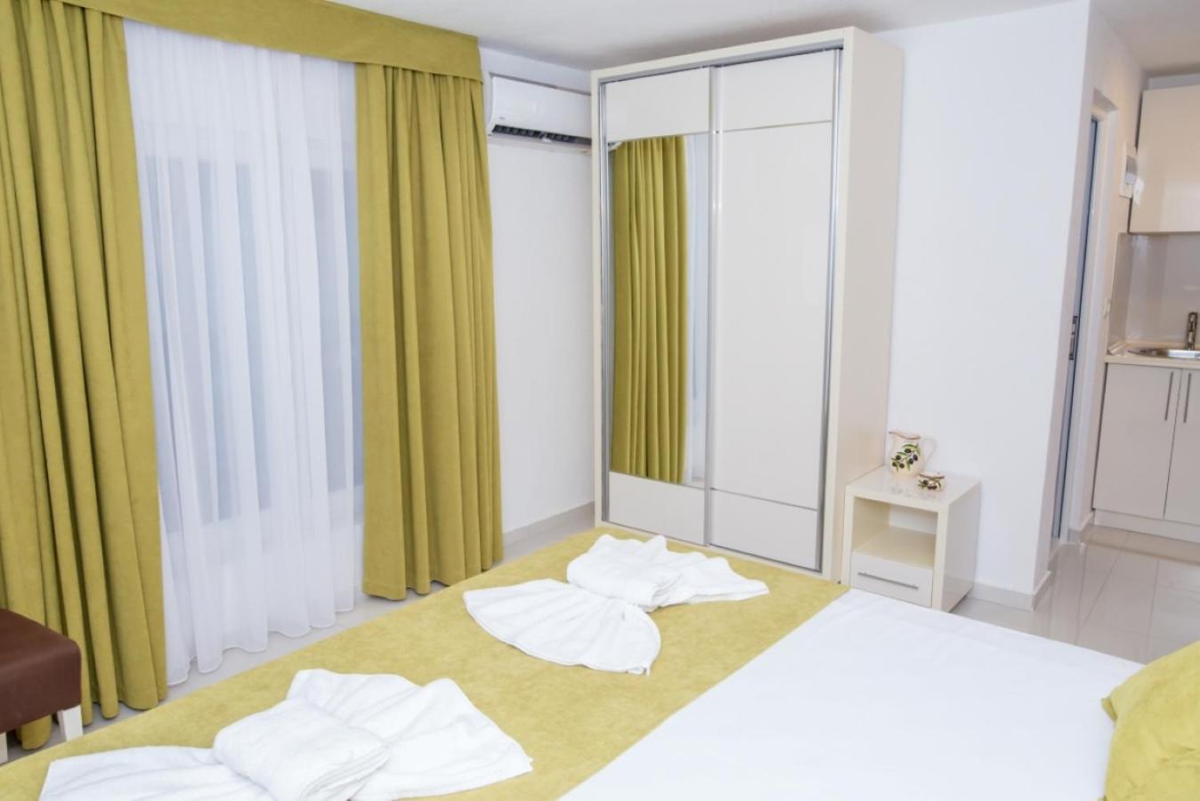 Apartmani Nela Sutomore Ngoại thất bức ảnh